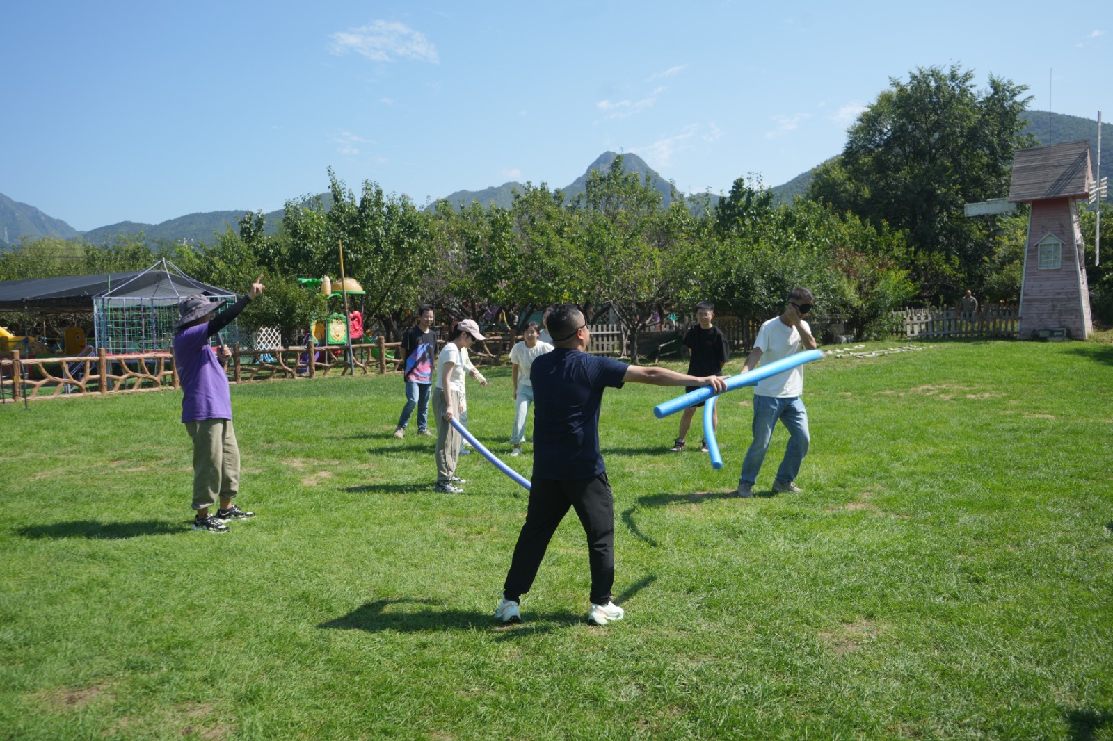 1761201358531168.jpg 游戲圖片3-蒙眼互打1.jpg