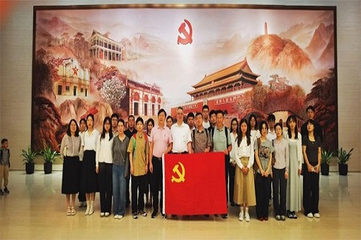  黨建引領 | 紅墻映初心·詩卷潤風骨——建經咨詢紅鷹&藍鯨訓練營的立體成長實踐